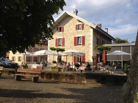 Au Boeuf Rouge Hotel Crassier Bagian luar foto