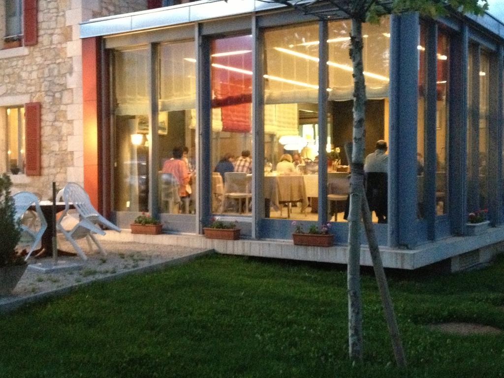 Au Boeuf Rouge Hotel Crassier Bagian luar foto