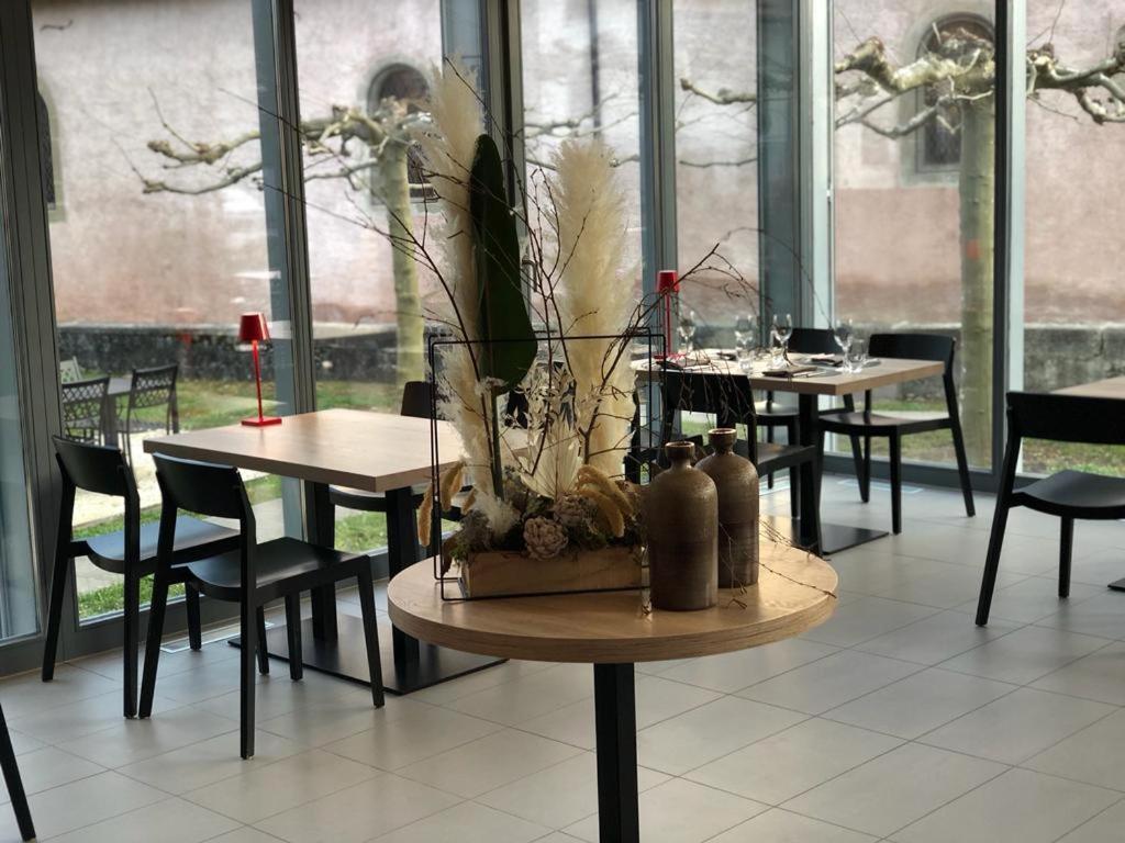 Au Boeuf Rouge Hotel Crassier Bagian luar foto