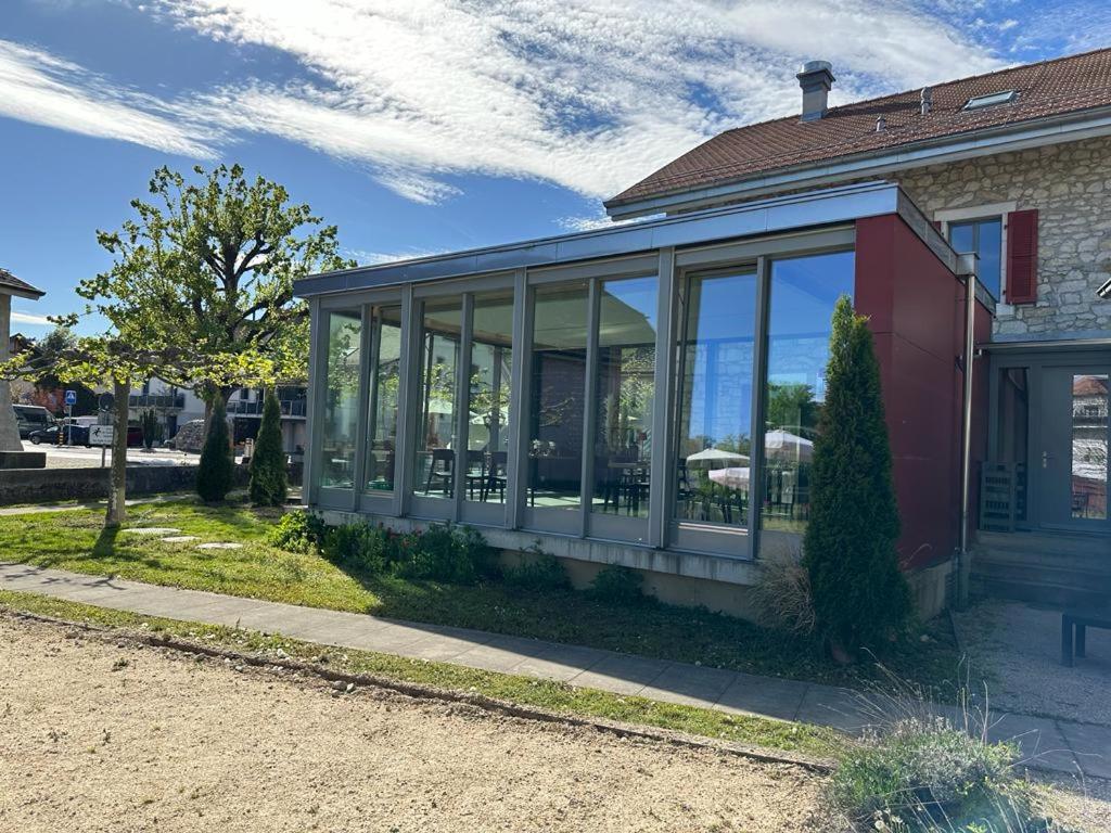 Au Boeuf Rouge Hotel Crassier Bagian luar foto