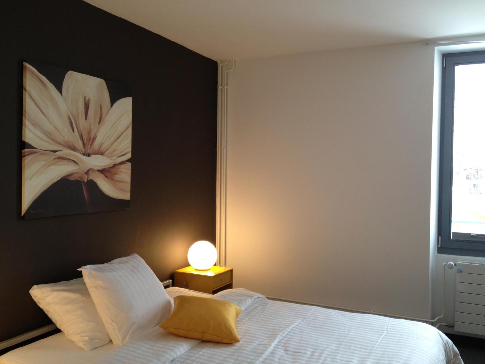 Au Boeuf Rouge Hotel Crassier Bagian luar foto
