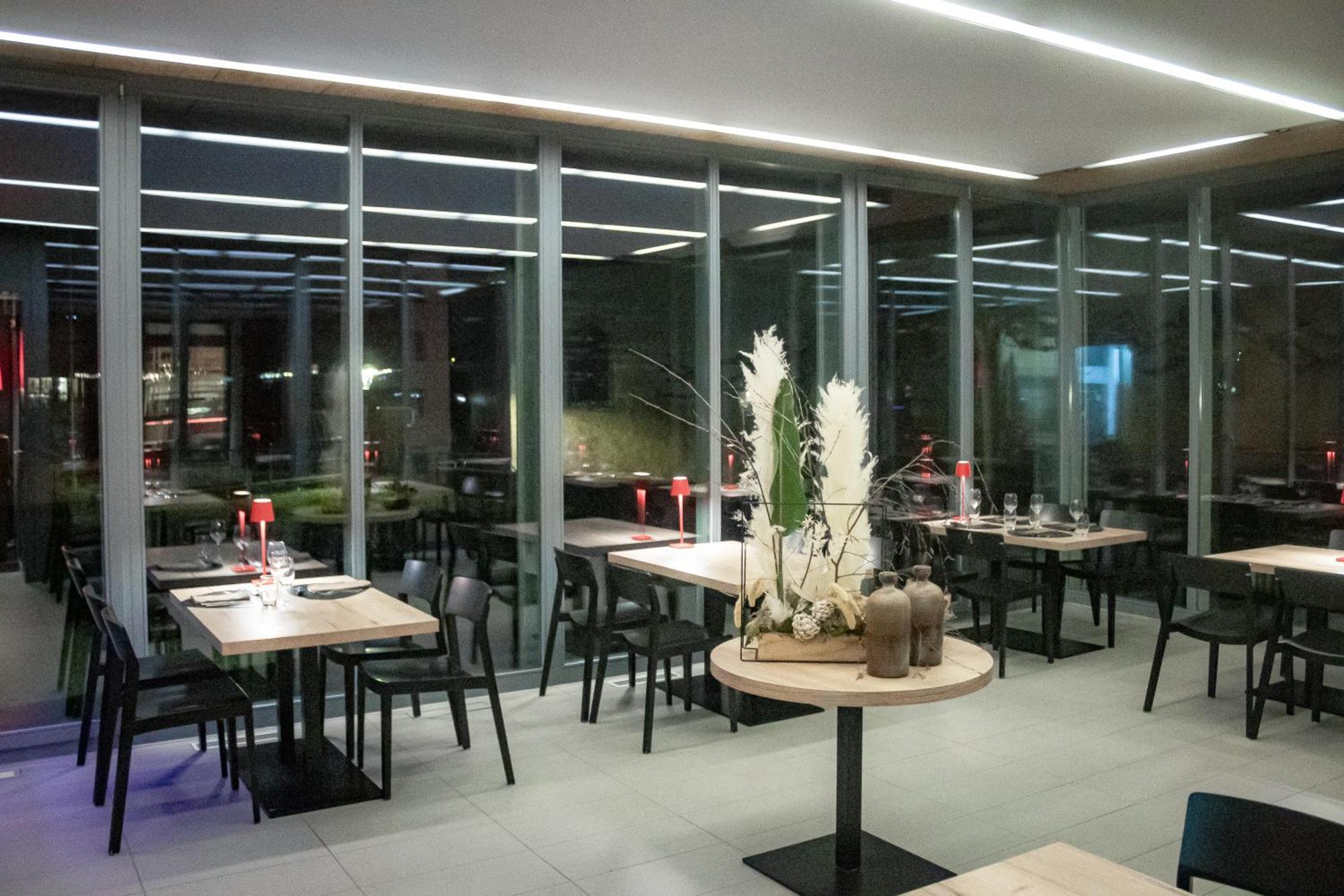Au Boeuf Rouge Hotel Crassier Bagian luar foto