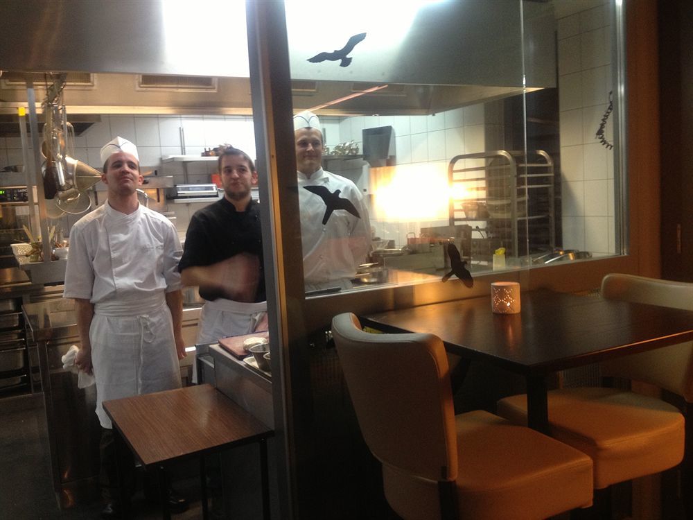 Au Boeuf Rouge Hotel Crassier Bagian luar foto