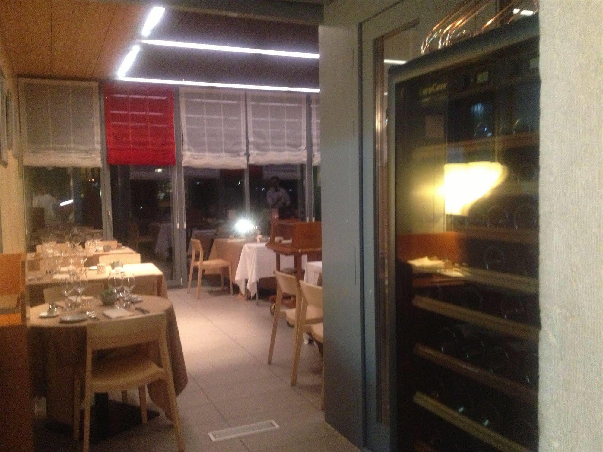 Au Boeuf Rouge Hotel Crassier Bagian luar foto