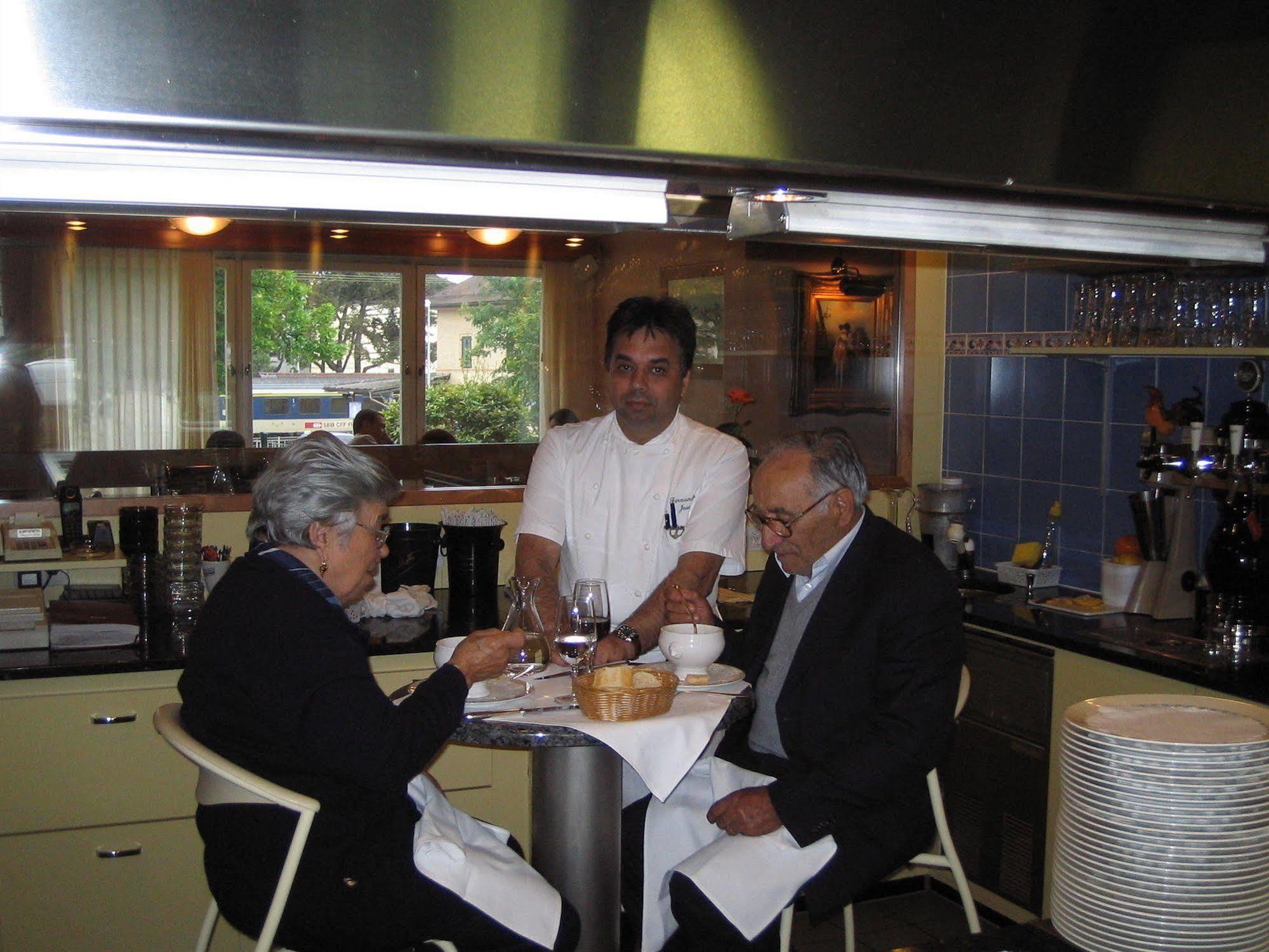 Au Boeuf Rouge Hotel Crassier Bagian luar foto