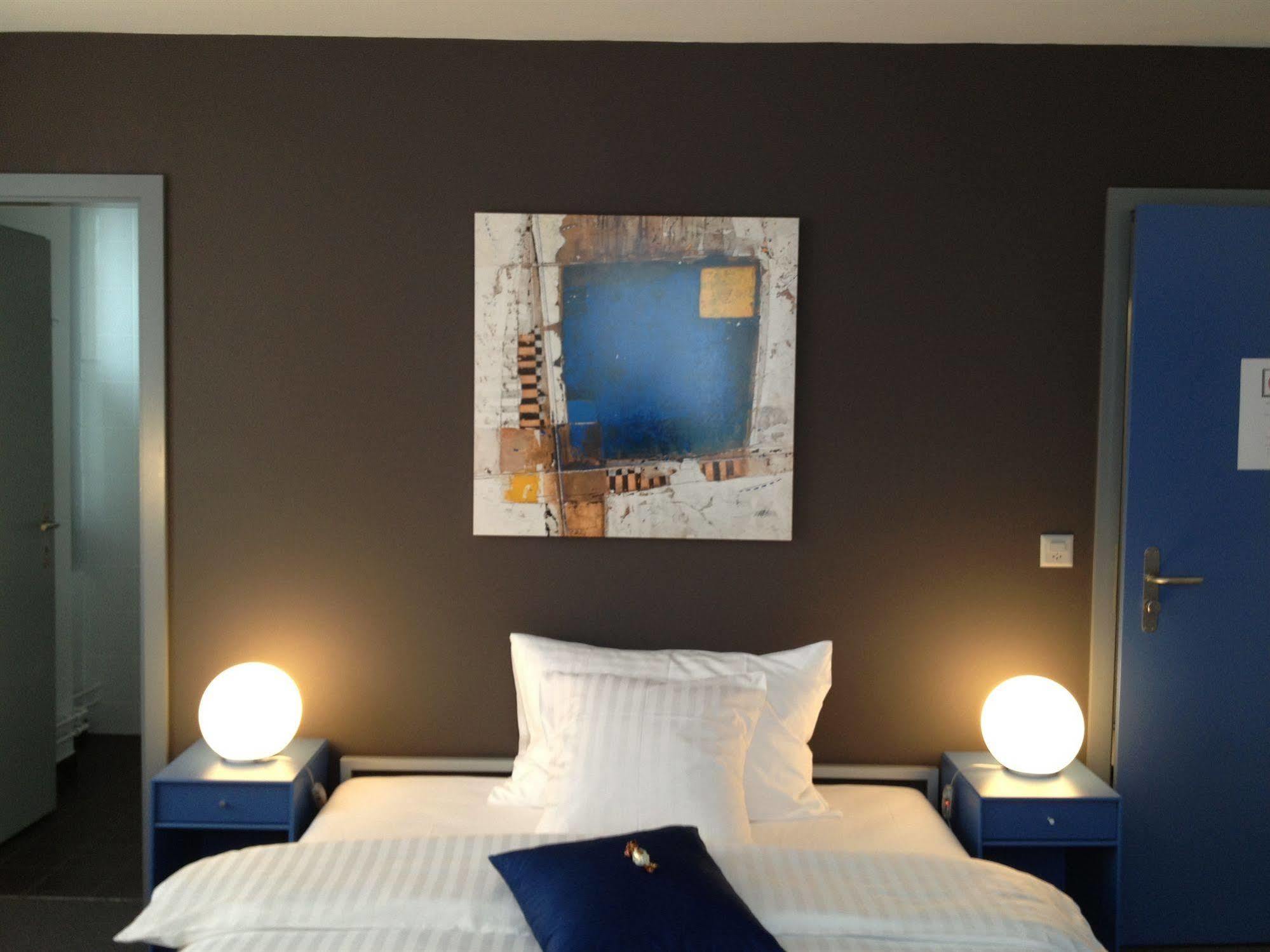 Au Boeuf Rouge Hotel Crassier Bagian luar foto